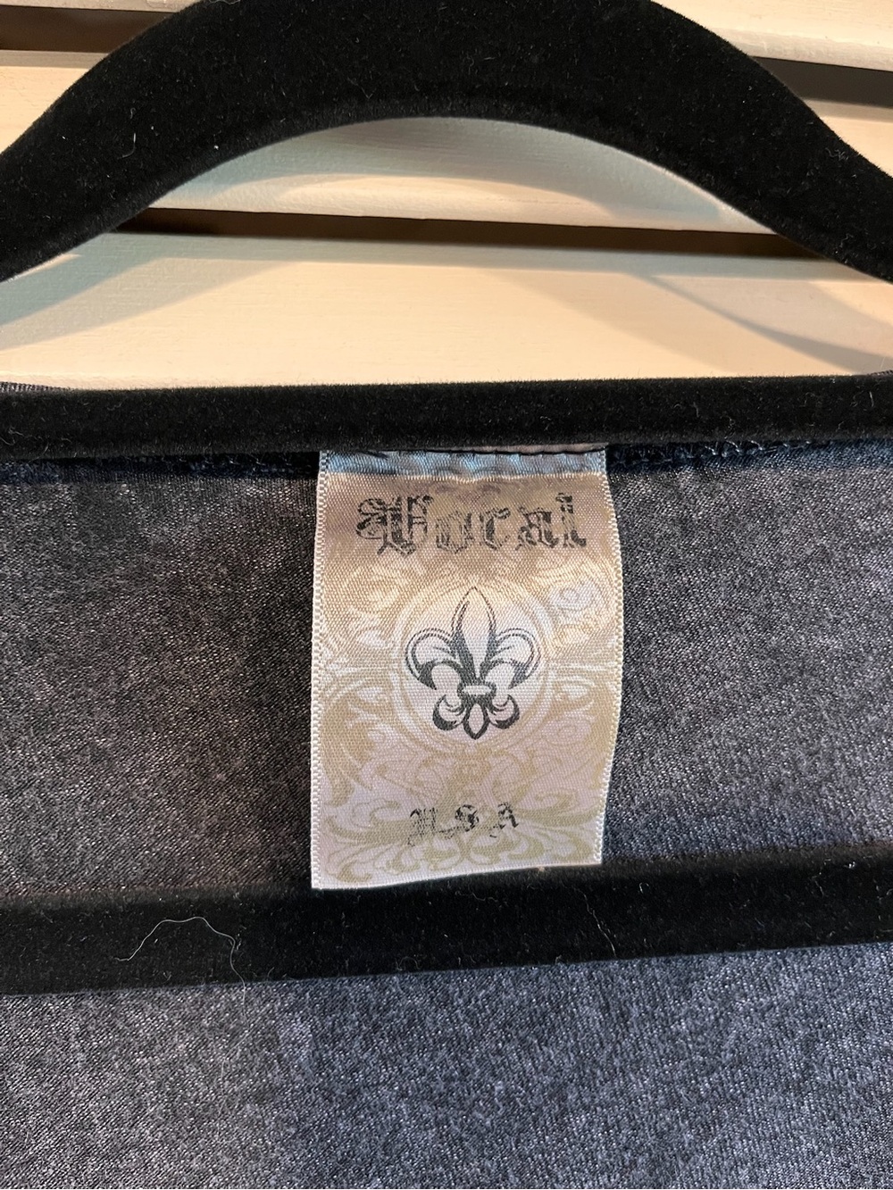 Vocal Gray Tunic with Fleur-de-Lis Label - Picture 4 of 5
